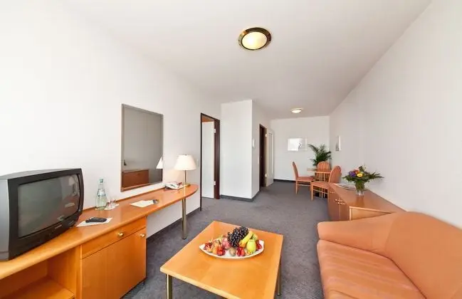 Üç Kişilik Oda, Küçük Mutfak