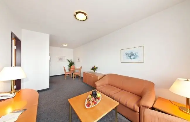 Üç Kişilik Oda, Küçük Mutfak