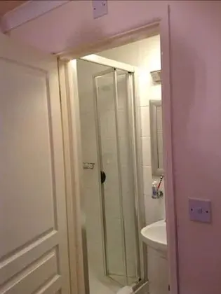 Basic Tek Büyük Yataklı Oda