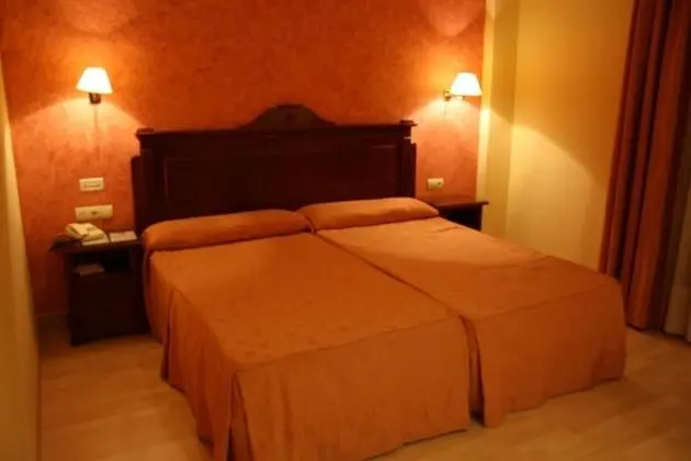 Büyük Yataklı Tek Kişilik Oda