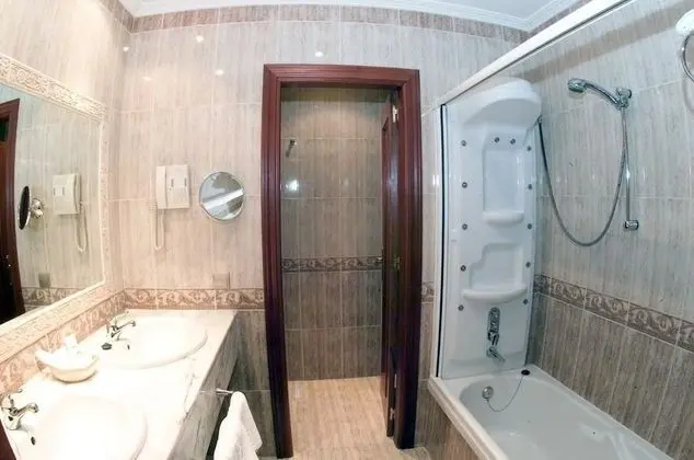 Büyük Yataklı Tek Kişilik Oda