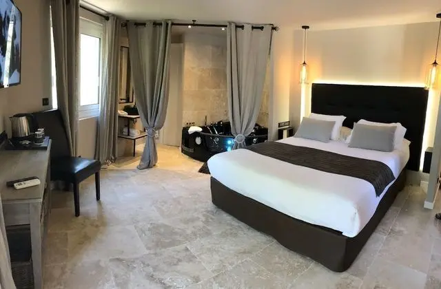 Deluxe Tek Büyük Yataklı Oda, Sıcak Su Küveti