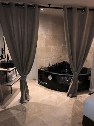Deluxe Tek Büyük Yataklı Oda, Sıcak Su Küveti