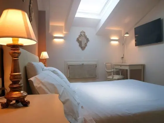 City Tek Büyük Yataklı Oda