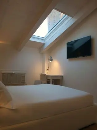 City Tek Büyük Yataklı Oda