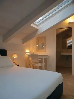 City Tek Büyük Yataklı Oda