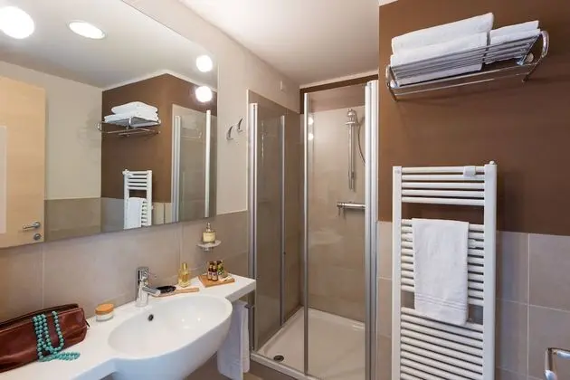 Comfort Üç Kişilik Oda, Balkon, Göl Manzaralı