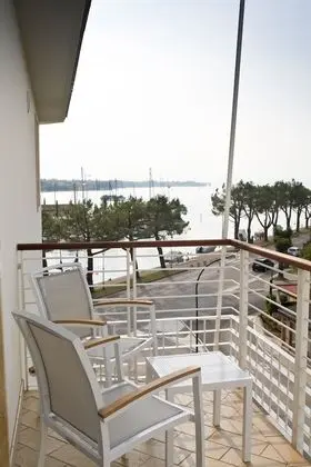 Superior Tek Büyük Yataklı Oda, Teras, Göl Manzaralı