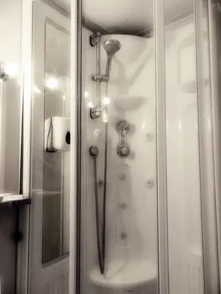 Üç Kişilik Oda, Özel Banyo