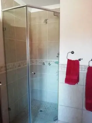Tek Büyük Yataklı Oda, Ortak Banyo