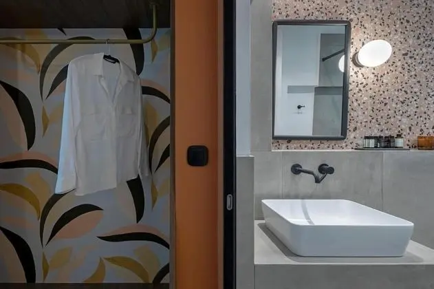 King Studio with Sofa Bed