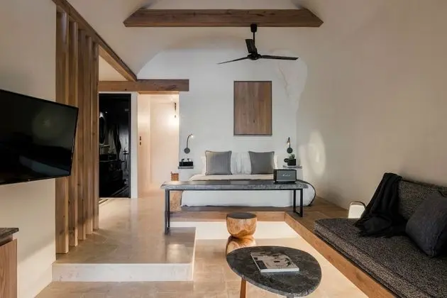 Cave Suite (Sea View with Private pool)