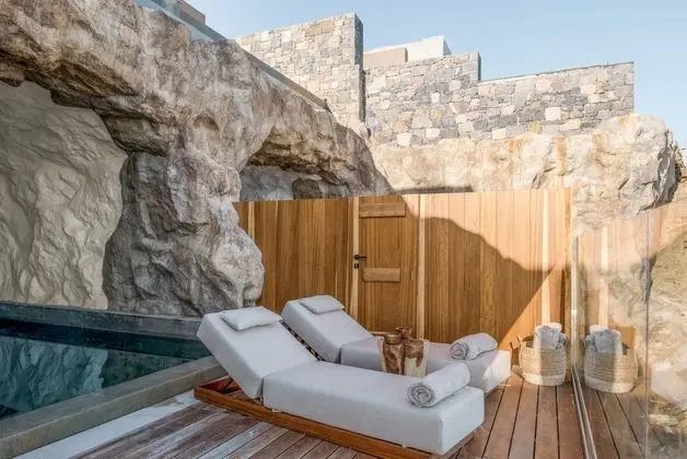Cave Suite (Sea View with Private pool)