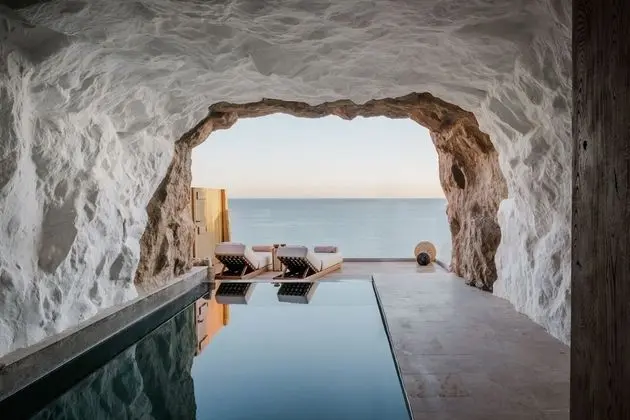 Cave Suite (Sea View with Private pool)