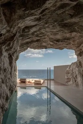 Cave Suite (Sea View with Private pool)