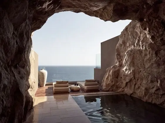 Cave Suite (Sea View with Private pool)