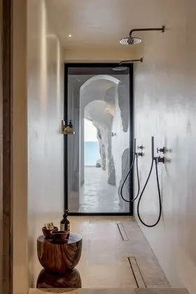 Cave Suite (Sea View with Private pool)