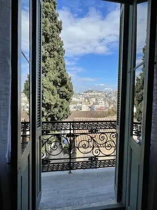 Superior Tek Büyük Yataklı Oda, Balkon, Şehir Manzaralı