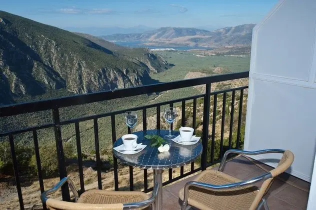 Tek Büyük veya İki Ayrı Yataklı Oda (Gorge View)