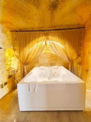 Premium Suite, Avlu Manzaralı, Şömineli ve Jakuzili