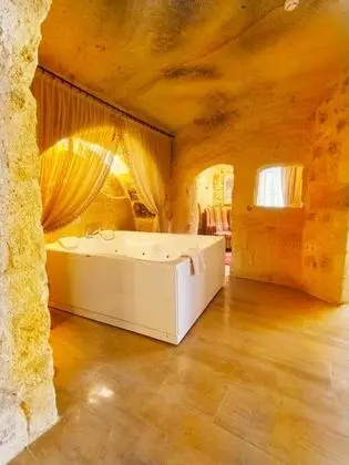 Premium Suite, Avlu Manzaralı, Şömineli ve Jakuzili