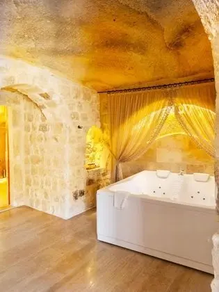 Premium Suite, Avlu Manzaralı, Şömineli ve Jakuzili