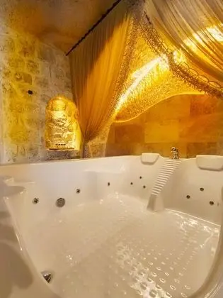 Premium Suite, Avlu Manzaralı, Şömineli ve Jakuzili