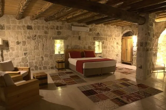 Exclusive Cave Suite