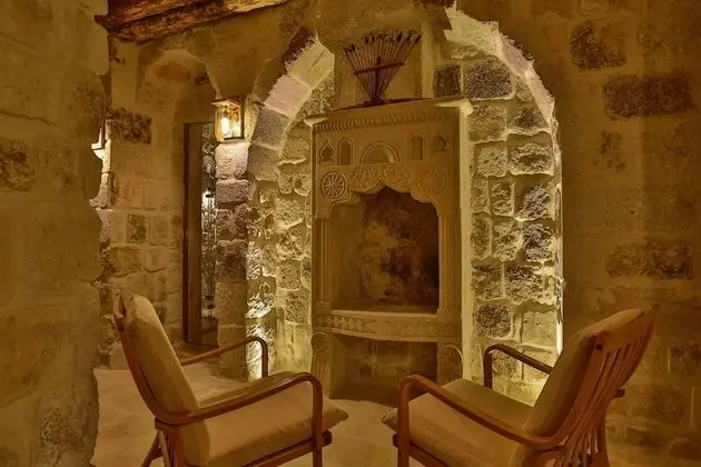 Exclusive Cave Suite