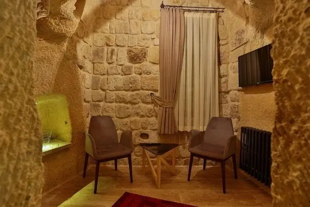 Exclusive Cave Suite