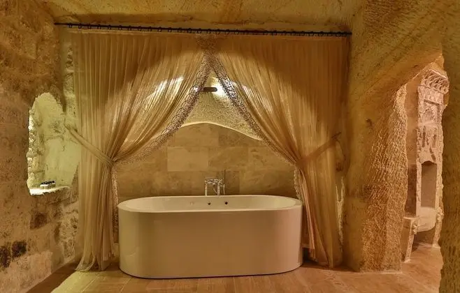 Exclusive Cave Suite