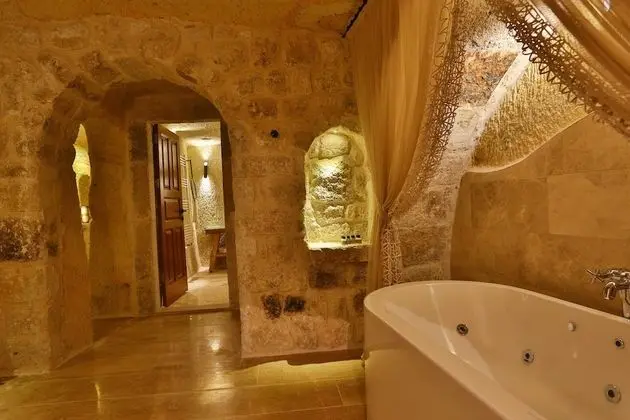 Exclusive Cave Suite