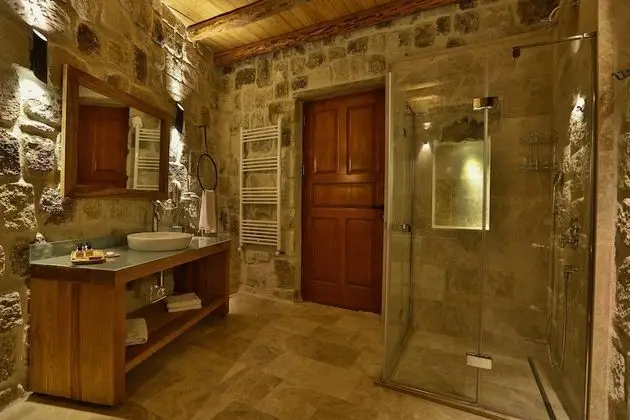 Exclusive Cave Suite