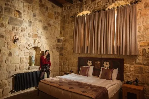 Presidential Cave Suite