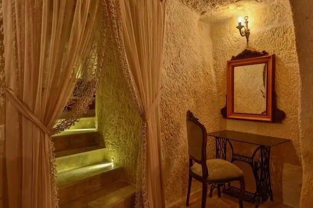 Presidential Cave Suite
