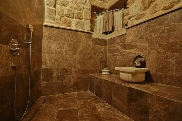 Presidential Cave Suite
