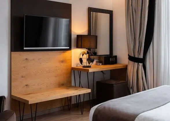 Acropolis Grand Residence