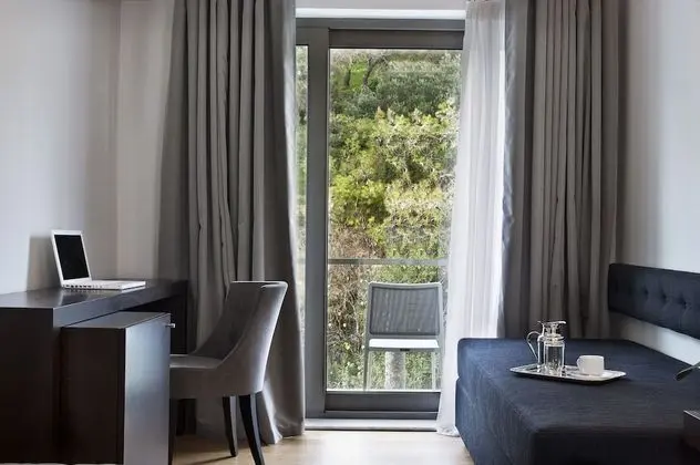 Tek Büyük veya İki Ayrı Yataklı Oda (Filopappou view)