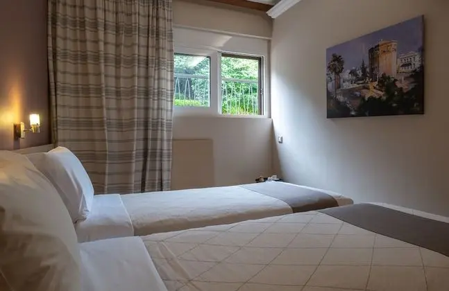 Economy İki Ayrı Yataklı Oda (1st floor- semi basement room)