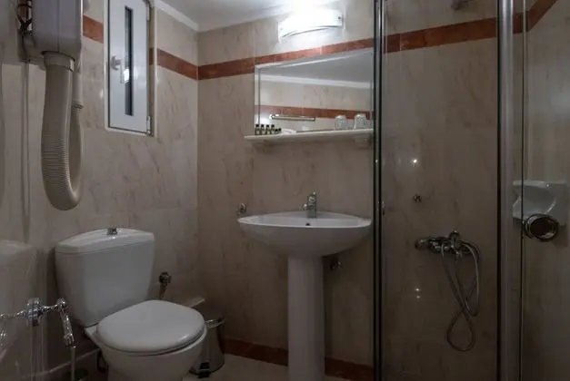 Economy İki Ayrı Yataklı Oda (1st floor- semi basement room)