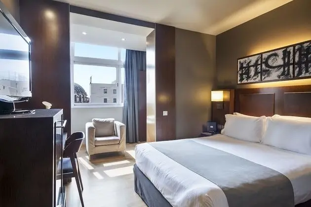 Büyük Yataklı Tek Kişilik Oda