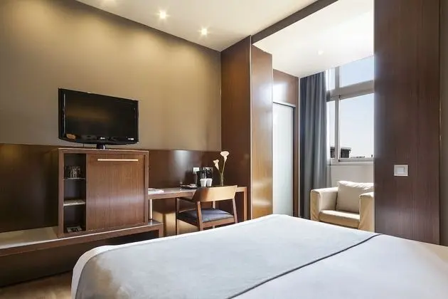 Büyük Yataklı Tek Kişilik Oda