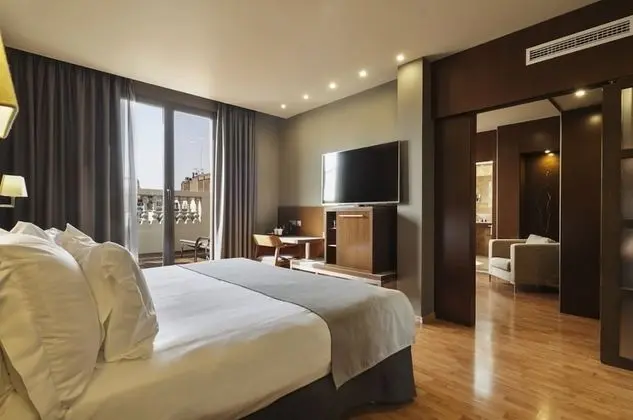 Büyük Yataklı Tek Kişilik Oda