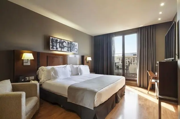 Büyük Yataklı Tek Kişilik Oda