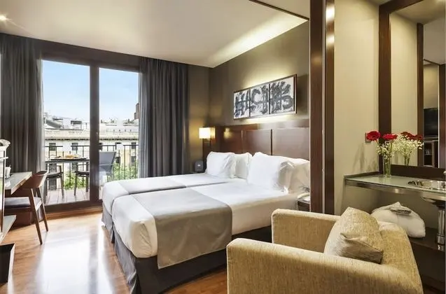 Büyük Yataklı Tek Kişilik Oda