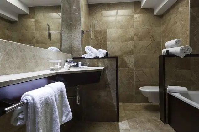 Büyük Yataklı Tek Kişilik Oda