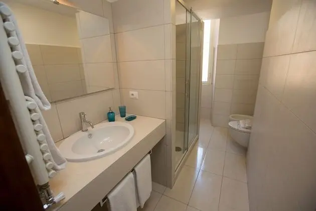 Dört Kişilik Oda, Banyolu/Duşlu