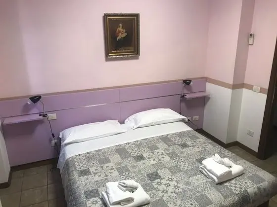 Büyük Yataklı Tek Kişilik Oda, Sigara İçilmez