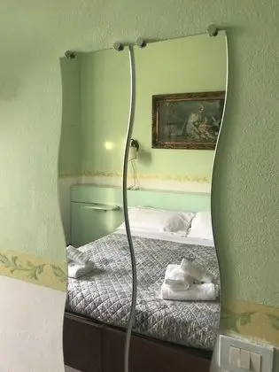 Büyük Yataklı Tek Kişilik Oda, Sigara İçilmez