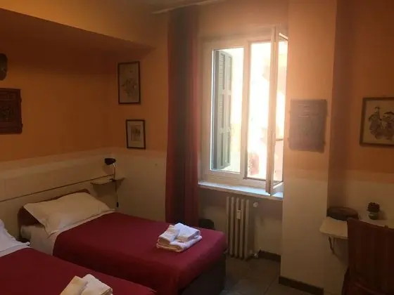 Büyük Yataklı Tek Kişilik Oda, Sigara İçilmez